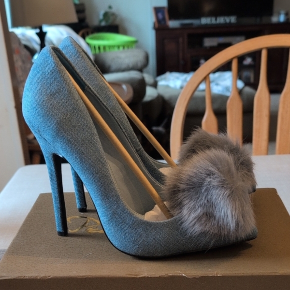 Stylish Blue Women's Shoes with Gray Pom Poms - Picture 4 of 6